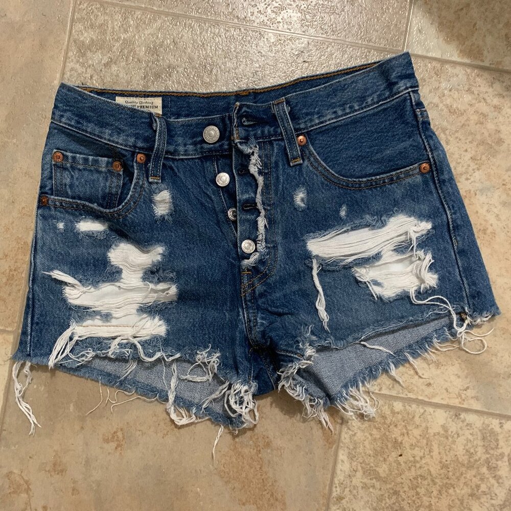 Levi's shorts waist 24